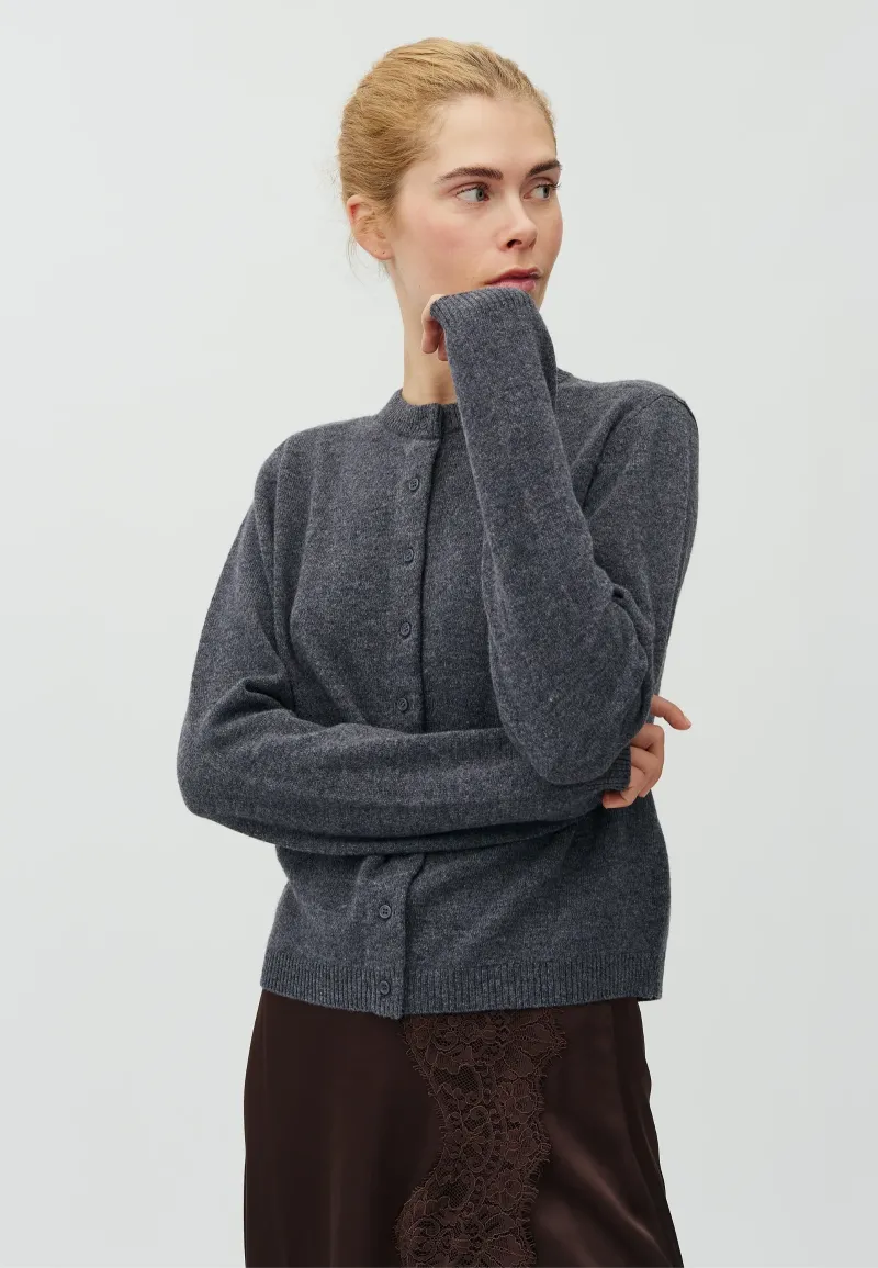 Averie_M_grey_vest