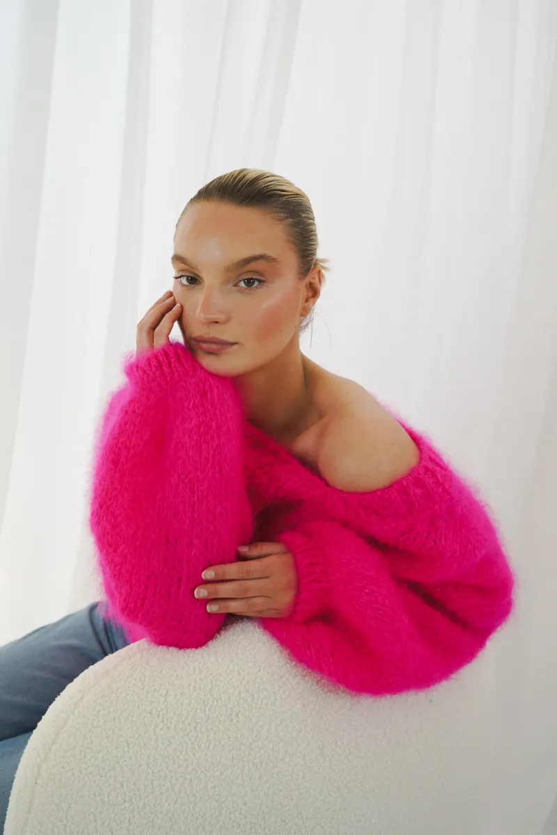 ENGELWOOD_vneck_neon_pink