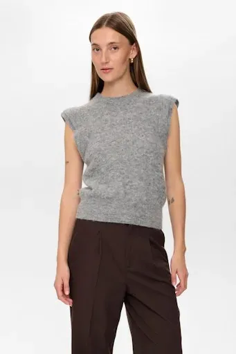 NUCIARA_RIETTE_VEST