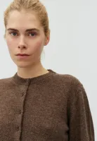 Averie_M_vest_java_1