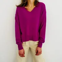 BOULDER_vneck_magenta