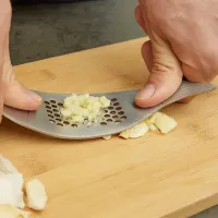 Fish_Garlic_Press_1