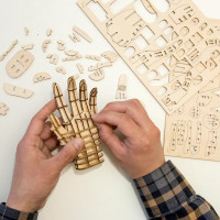 Hand_3D_wooden_puzzle_1