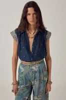 KARINA_sleeveless_shirt_1