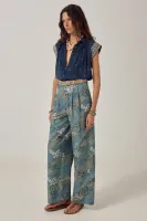 KARINA_sleeveless_shirt_2