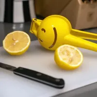 Smile_Citrus_Squeezer_1