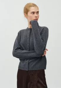 Averie_M_grey_vest