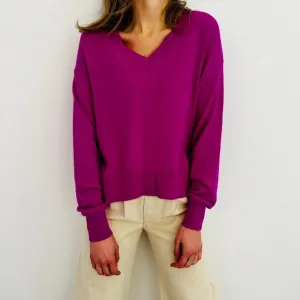 BOULDER_vneck_magenta