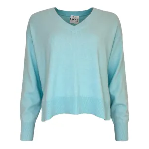 BOULDER_vneck_with_slits