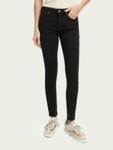 Haut_essential_Stay_black